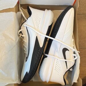 Nike Men's Black and White Athletic Shoes